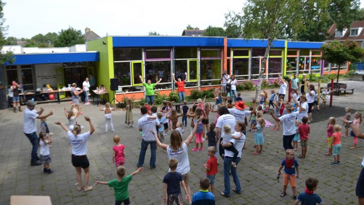 Na een heuse warming-up kon er gestart worden met de Kinderpicknick spelletjes