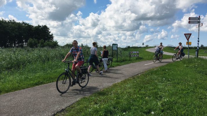 Op de fiets besefte ik weer in wat voor een mooie omgeving wij wonen!