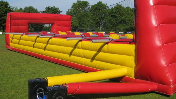 Het levend tafelvoetbalspel is terug van weggeweest.