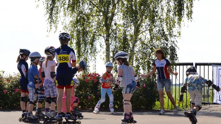 Mini Elfstedentocht bij inline skaten