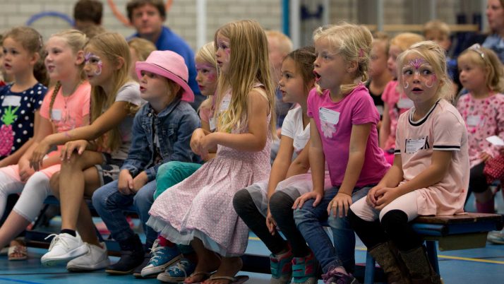 De kinderen hebben veel gelachen om de trucs van cowboy Robert Blake!